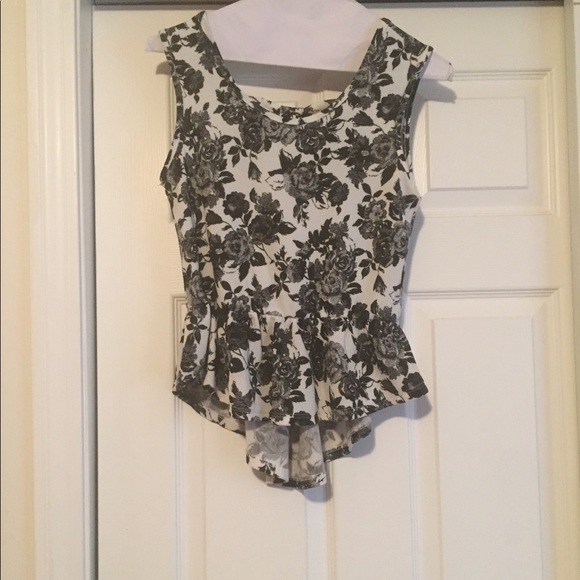 Tops - Sleeveless Peplum Shirt